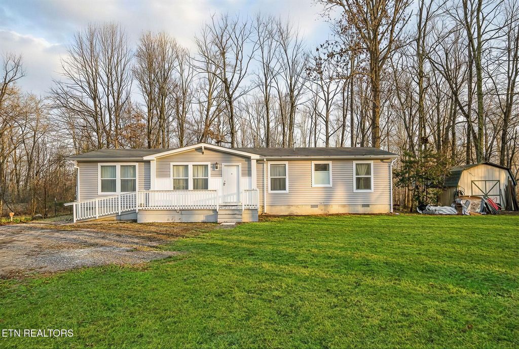 Photo of 392 Carter Town Rd, Crossville, TN 38571 (MLS # 1330240)