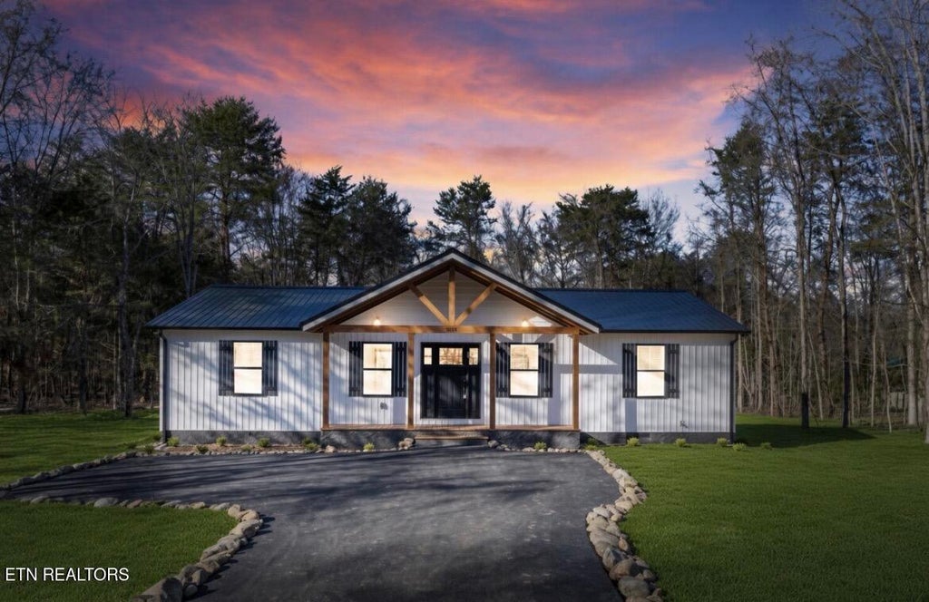 Photo of 3614 Cove Lane, Baneberry, TN 37890 (MLS # 1353155)