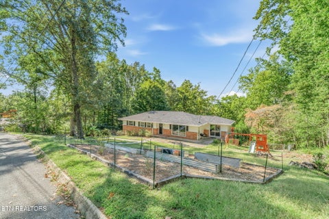 Tiny photo for 103 Morgan Rd, Oak Ridge, TN 37830 (MLS # 1358426)