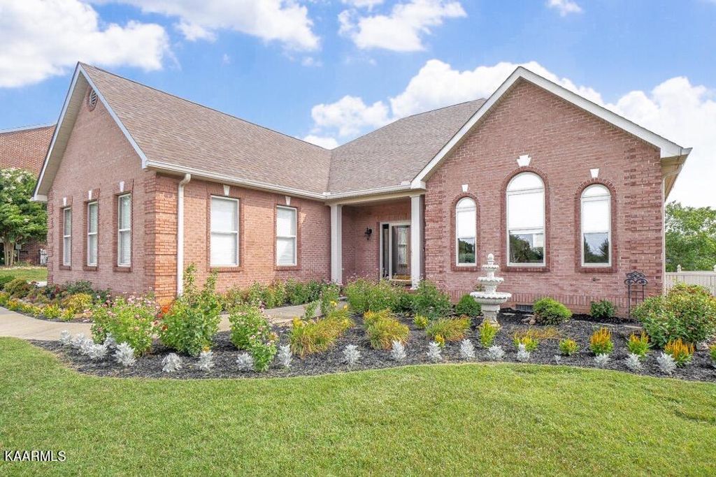 Photo of 1704 Saint Ives Blvd, Alcoa, TN 37701 (MLS # 1233638)