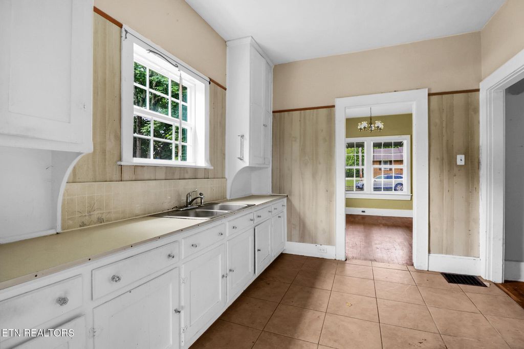 Photo of 550 Margrave Dr, Harriman, TN 37748 (MLS # 1299642)