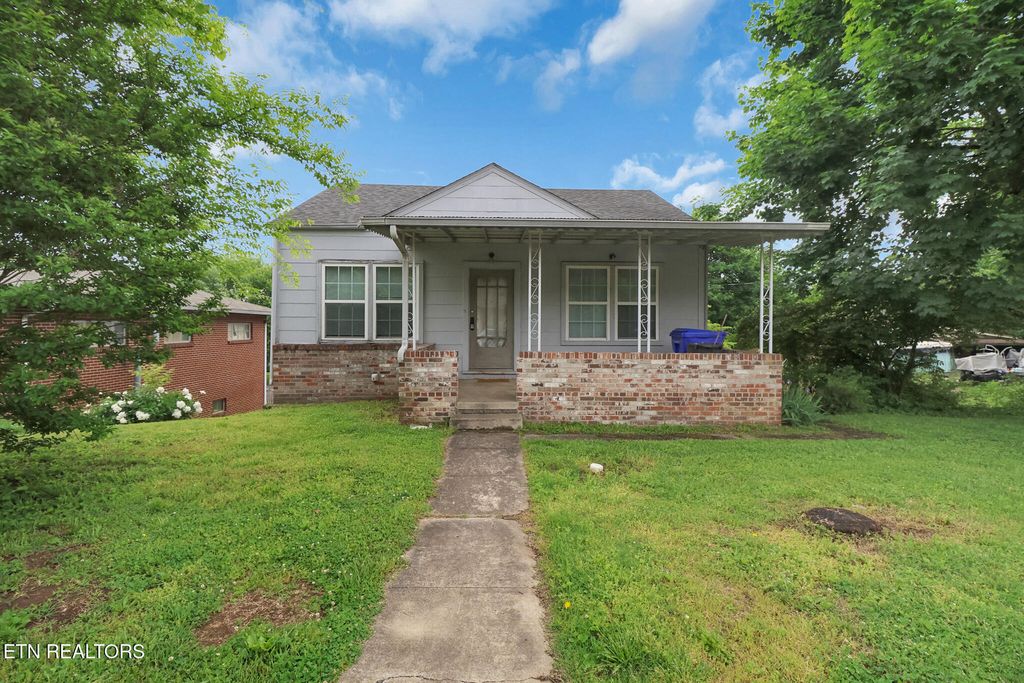 Photo of 550 Margrave Dr, Harriman, TN 37748 (MLS # 1299642)