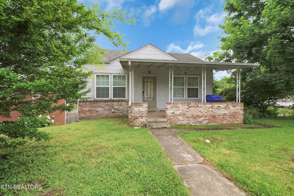 Photo of 550 Margrave Dr, Harriman, TN 37748 (MLS # 1299642)