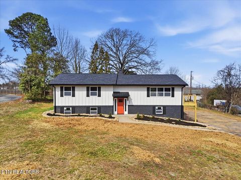 Photo of 409 Belle Meade Drive, Maryville, TN 37803 (MLS # 1330218)