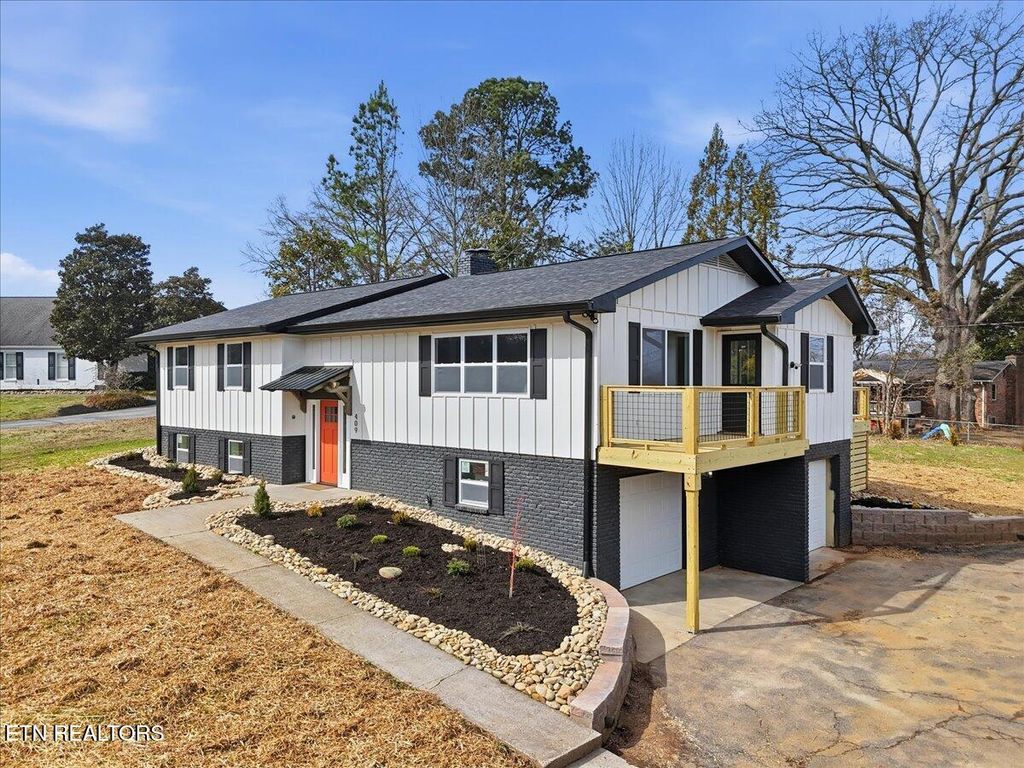 Photo of 409 Belle Meade Drive, Maryville, TN 37803 (MLS # 1330218)