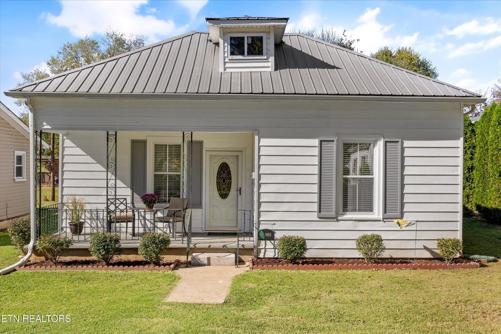 Photo of 803 Bell Ave, Lenoir City, TN 37771 (MLS # 1319886)