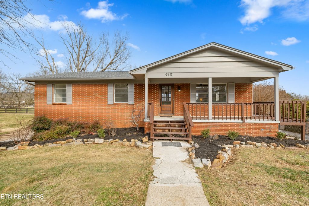 Photo of 6917 Heatherbrook Drive, Knoxville, TN 37931 (MLS # 1328217)