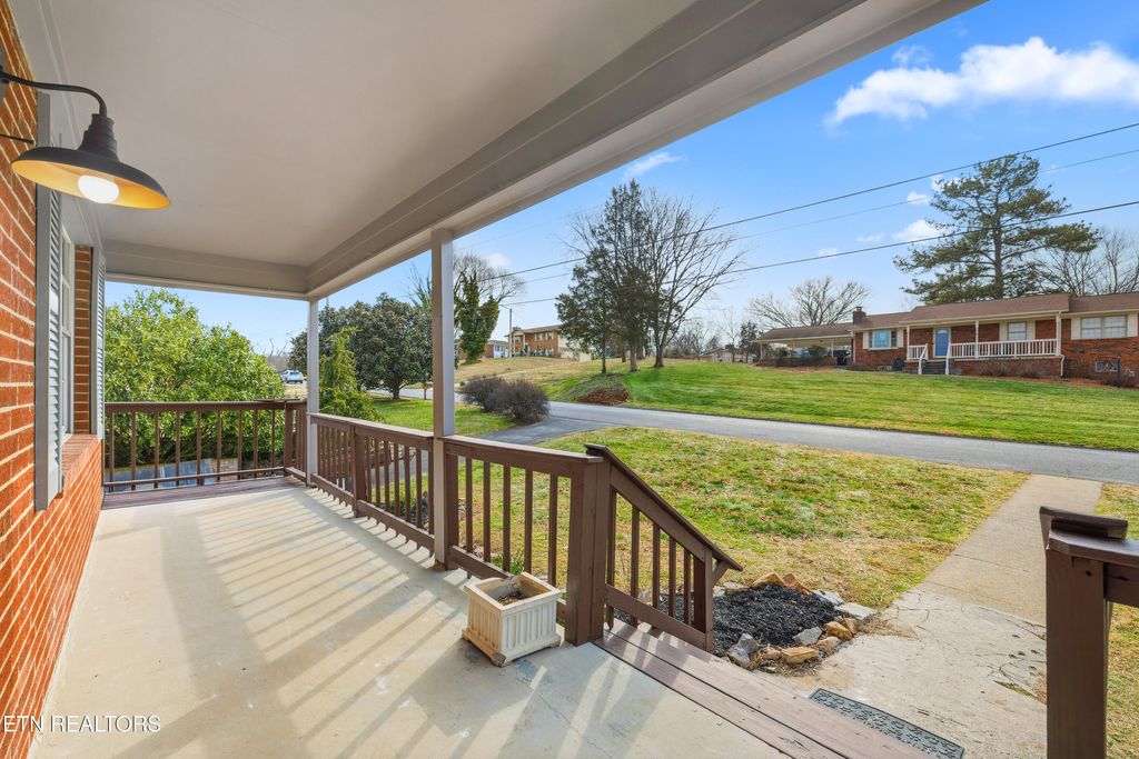 Photo of 6917 Heatherbrook Drive, Knoxville, TN 37931 (MLS # 1328217)
