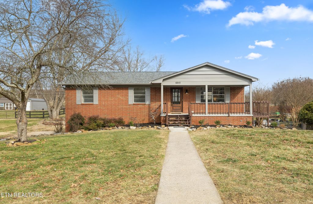 Photo of 6917 Heatherbrook Drive, Knoxville, TN 37931 (MLS # 1328217)