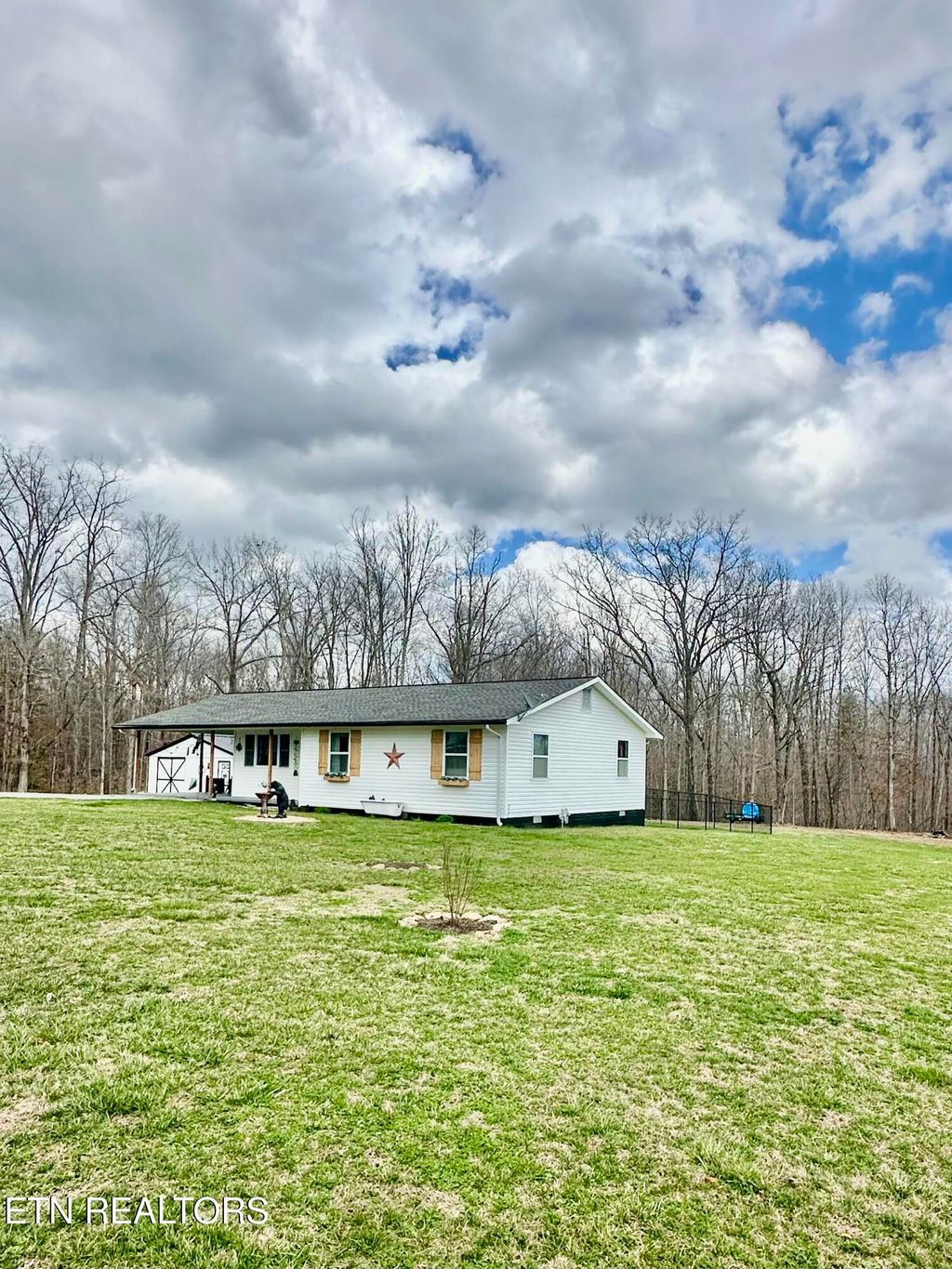 Photo of 140 Red Hill Rd, Sunbright, TN 37872 (MLS # 1331853)
