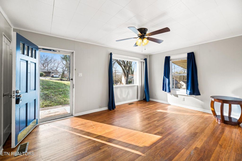 Photo of 2143 Hillsboro Heights Hts, Knoxville, TN 37920 (MLS # 1323099)