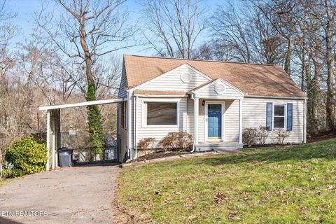 Photo of 2143 Hillsboro Heights Hts, Knoxville, TN 37920 (MLS # 1323099)