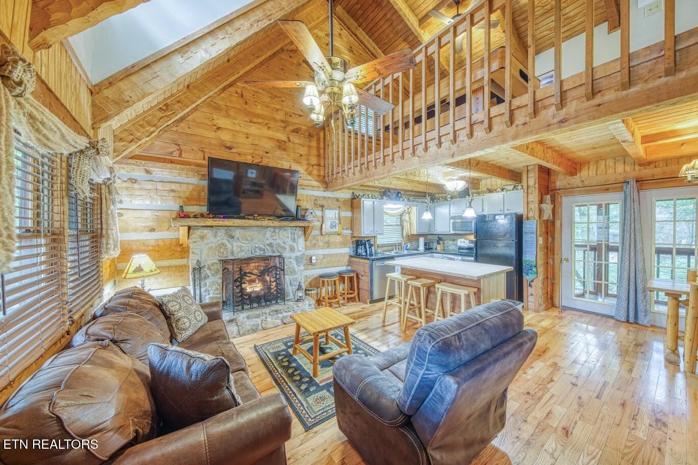 1136 E Foothills Drive