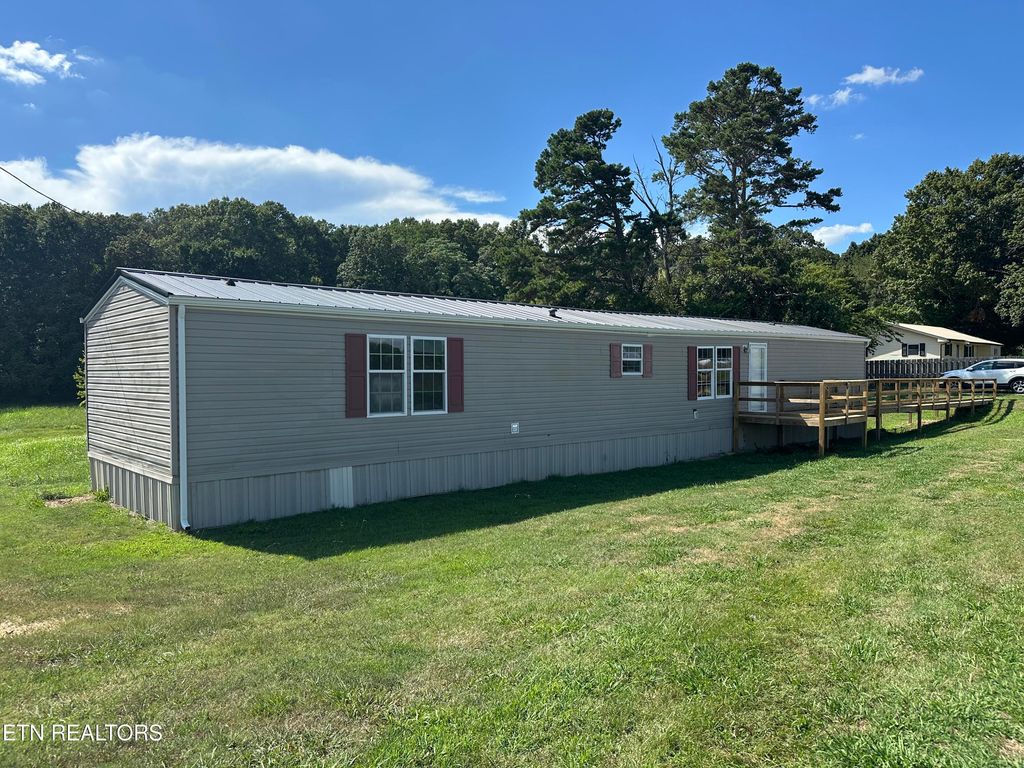 Photo of 225 Sunnyside Rd, Sweetwater, TN 37874 (MLS # 1310047)