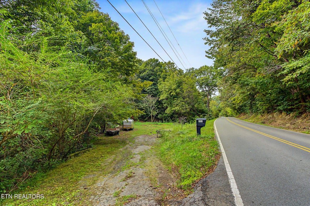 Photo of 724 Hardin Lane, Sevierville, TN 37862 (MLS # 1355141)