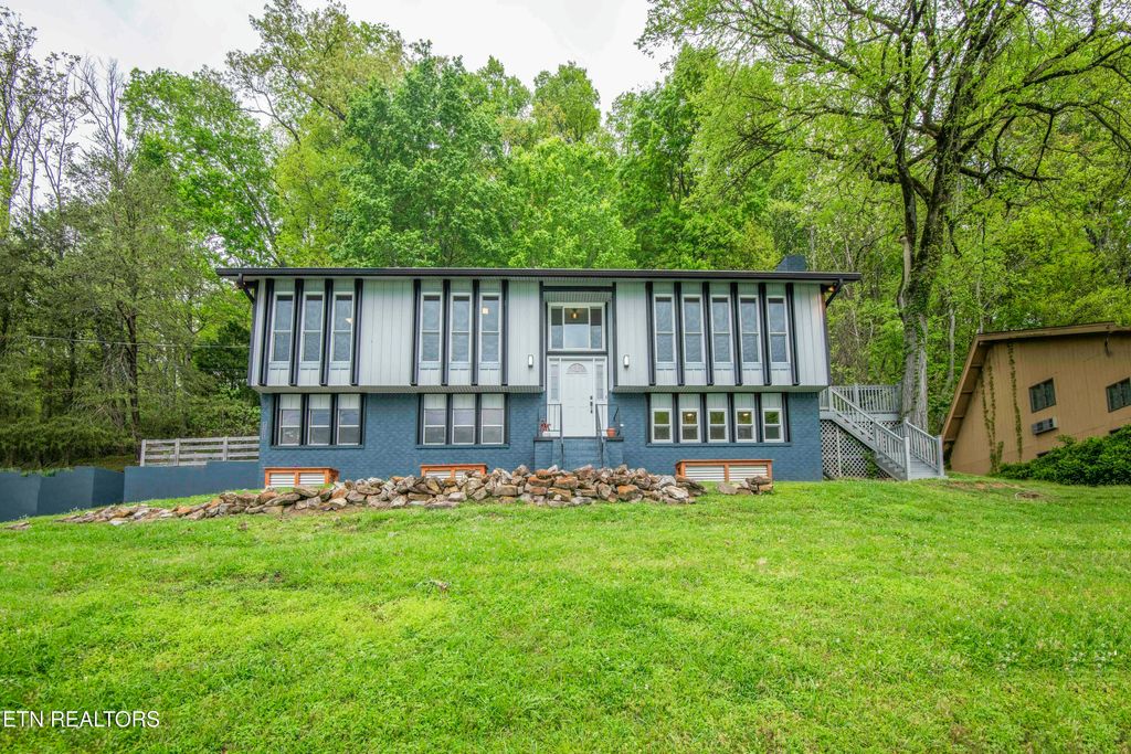 Photo of 2212 Jones Bend Rd, Louisville, TN 37777 (MLS # 1329304)