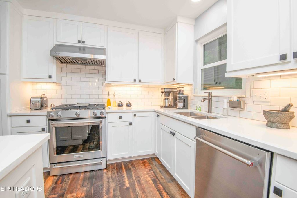 Photo of 2212 Jones Bend Rd, Louisville, TN 37777 (MLS # 1329304)