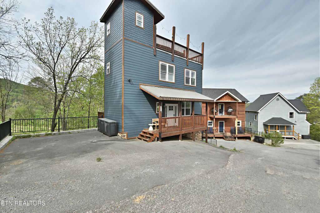 Photo of 419 Stone Ridge Way, Pigeon Forge, TN 37863 (MLS # 1336834)