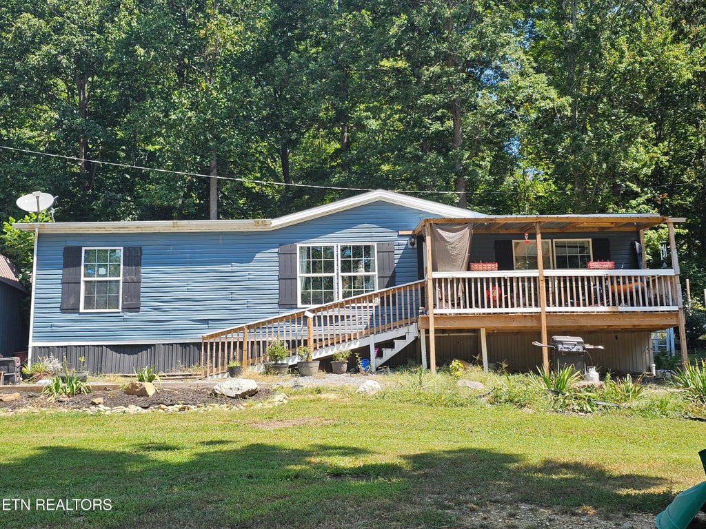 Photo of 810 Chestnut Grove Road Rd, New Tazewell, TN 37825 (MLS # 1354329)
