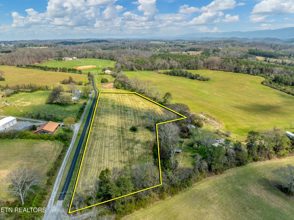 Photo of 1220 Floyd Walker Rd #3, Maryville, TN 37801 (MLS # 1335923)