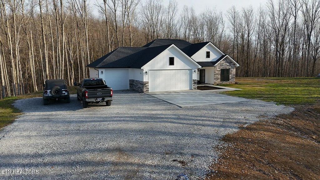 Photo of 830 Evelyn Pvt Drive, Huntsville, TN 37756 (MLS # 1253284)