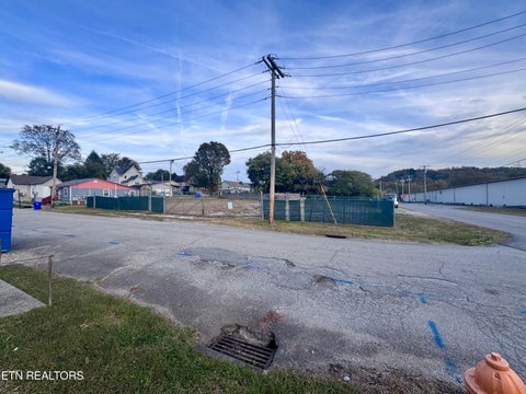 Tiny photo for 418 Emory Drive, Harriman, TN 37748 (MLS # 1360149)