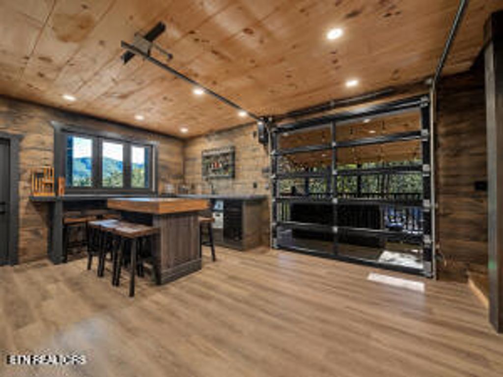 Photo of 619 Dutch Way, Pigeon Forge, TN 37863 (MLS # 1300218)