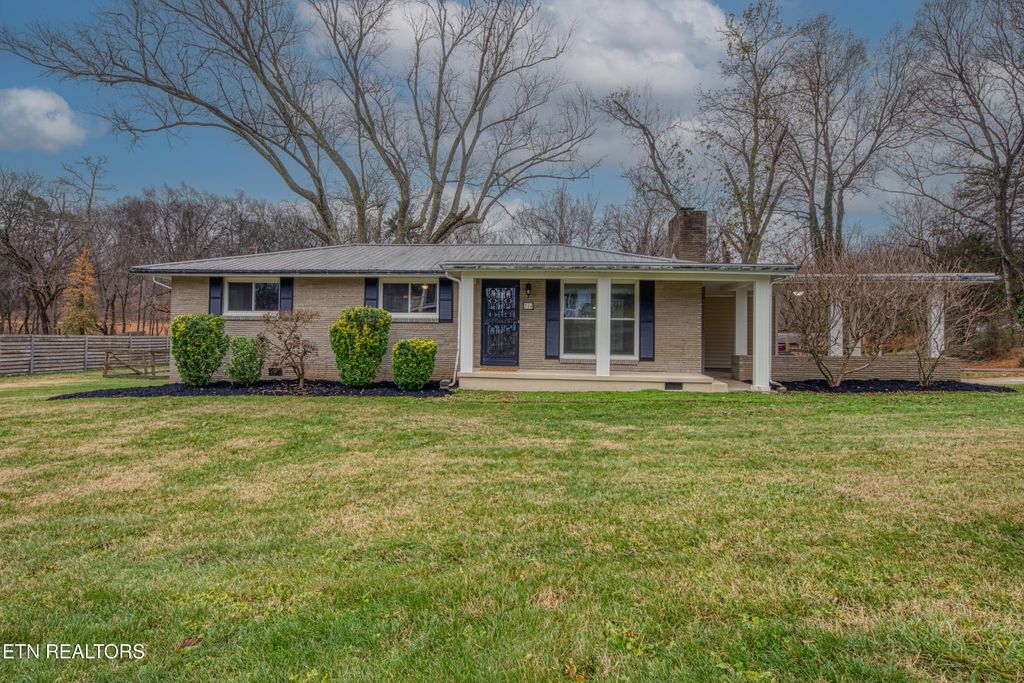 Photo of 224 Waconda Drive, Knoxville, TN 37920 (MLS # 1323578)
