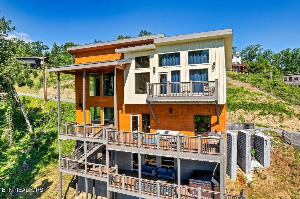 Photo of 850 Chestnut Drive, Gatlinburg, TN 37738 (MLS # 1308240)