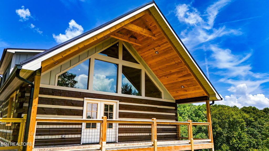 Photo of 630 Douglas Ridge Drive, Dandridge, TN 37725 (MLS # 1313245)