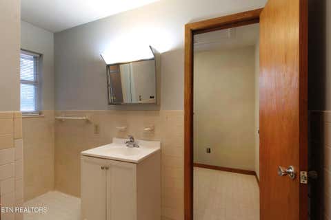 Tiny photo for 7101 Rollins Rd, Knoxville, TN 37918 (MLS # 1349890)