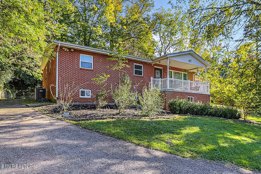 Photo of 111 Old Evacuation Lane, Oliver Springs, TN 37840 (MLS # 1318728)