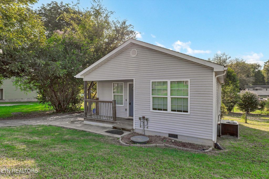 Photo of 219 W Watt St, Alcoa, TN 37701 (MLS # 1275582)