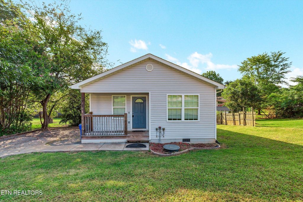 Photo of 219 W Watt St, Alcoa, TN 37701 (MLS # 1275582)
