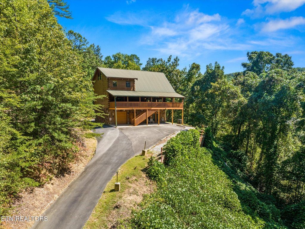 Photo of 817 Boone Acres Lane, Pigeon Forge, TN 37863 (MLS # 1290780)