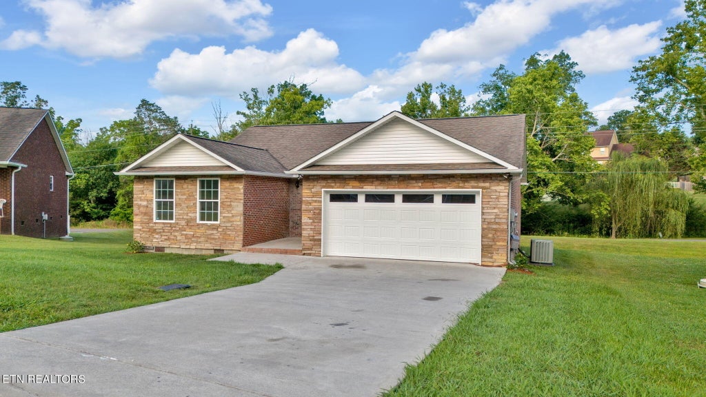 Photo of 334 Joshua Landing Court, Seymour, TN 37865 (MLS # 1358224)
