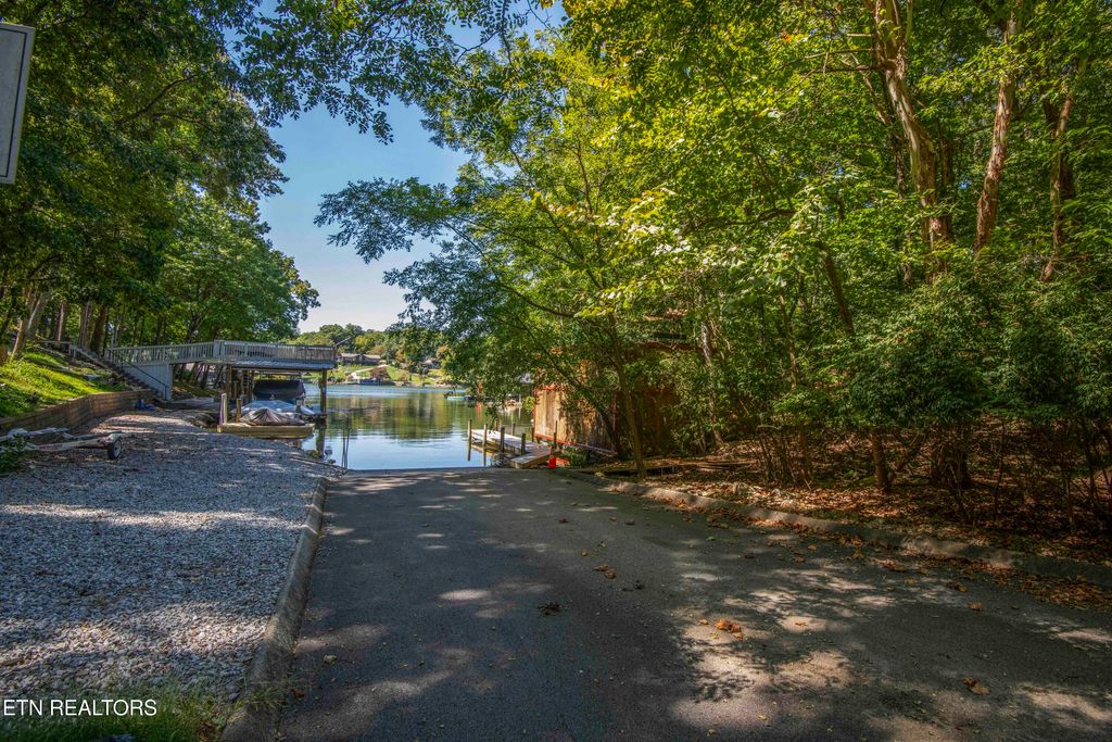 Photo of 2029 Duck Cove Drive, Knoxville, TN 37922 (MLS # 1314673)