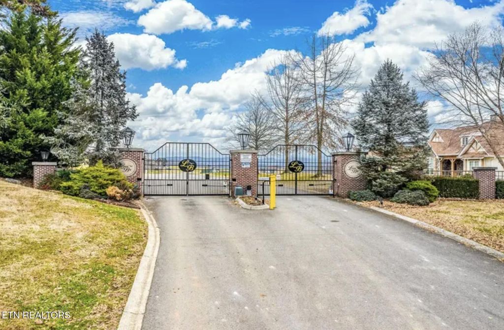 Photo of 1221 Legacy Bay Dr, Mooresburg, TN 37811 (MLS # 1307571)