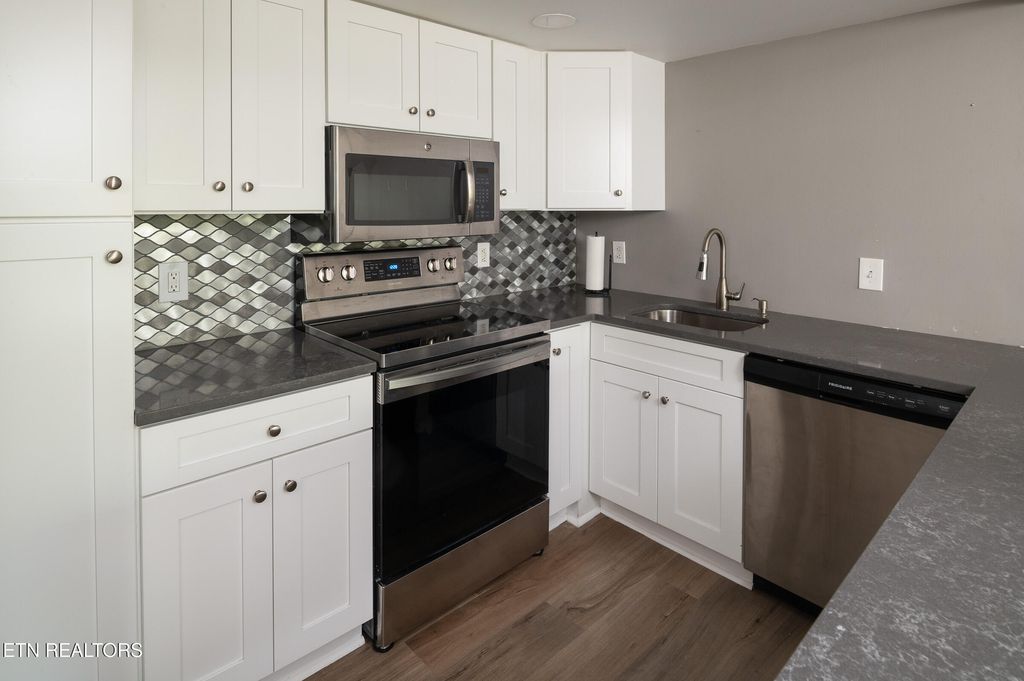 Photo of 2749 Sullins St #B209, Knoxville, TN 37919 (MLS # 1345376)