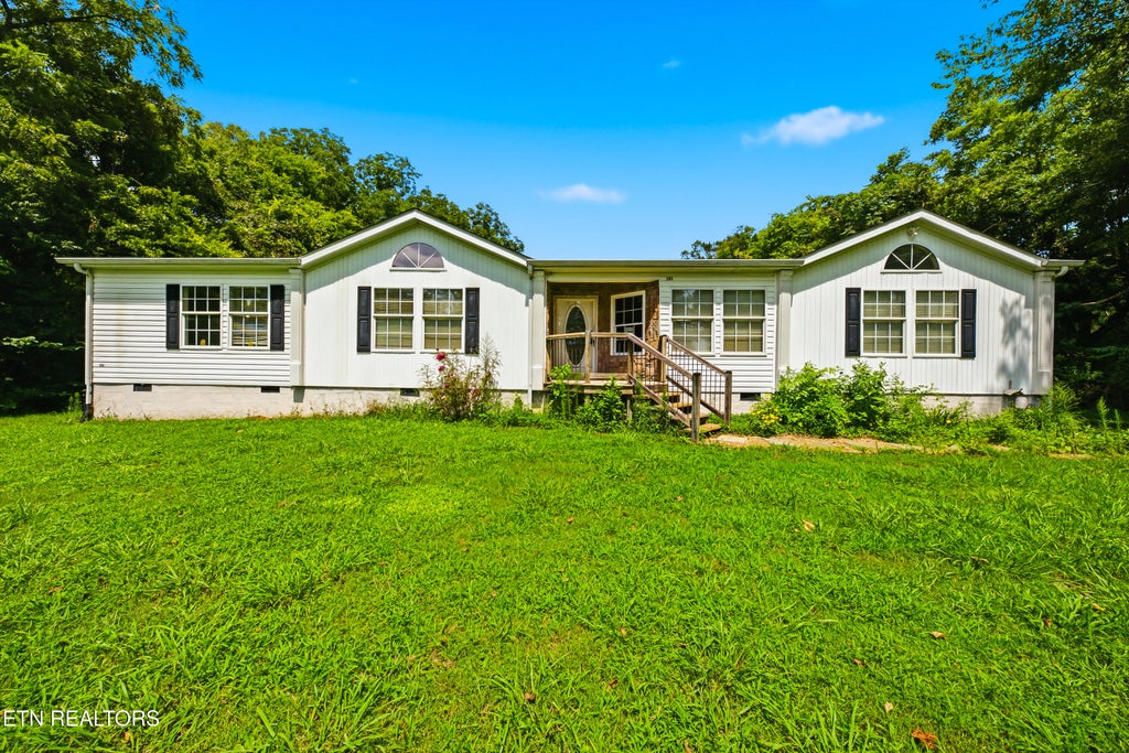 Photo of 203 N Fair St, Sweetwater, TN 37874 (MLS # 1351755)