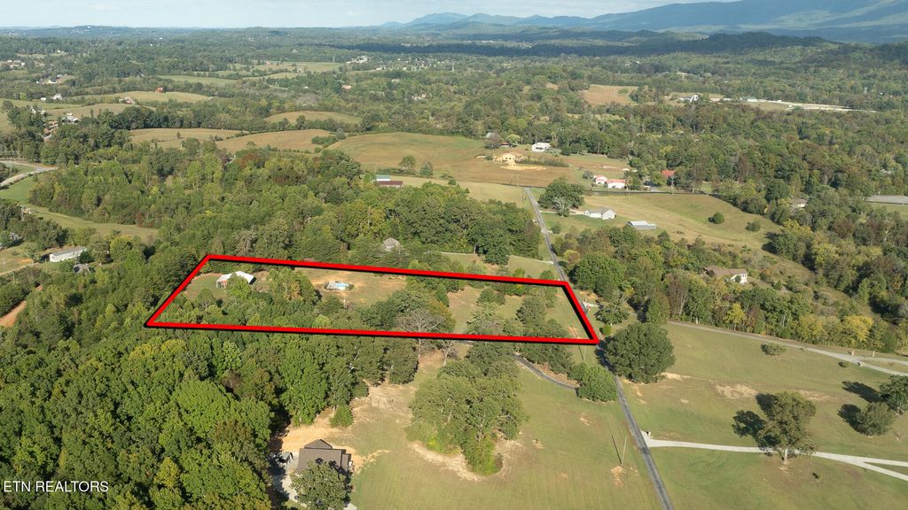 Photo of 6051 Lindrick Ln. Ln, Maryville, TN 37801 (MLS # 1318152)