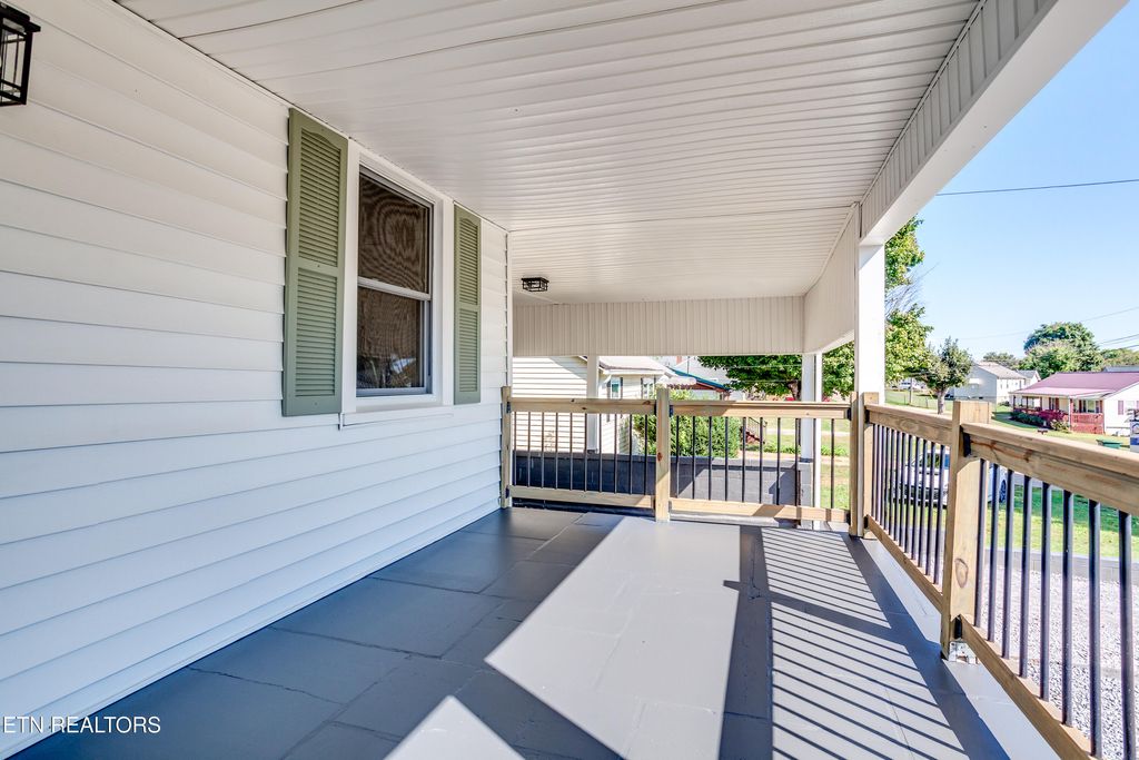 Photo of 1108 Welch Ave, Loudon, TN 37774 (MLS # 1318390)