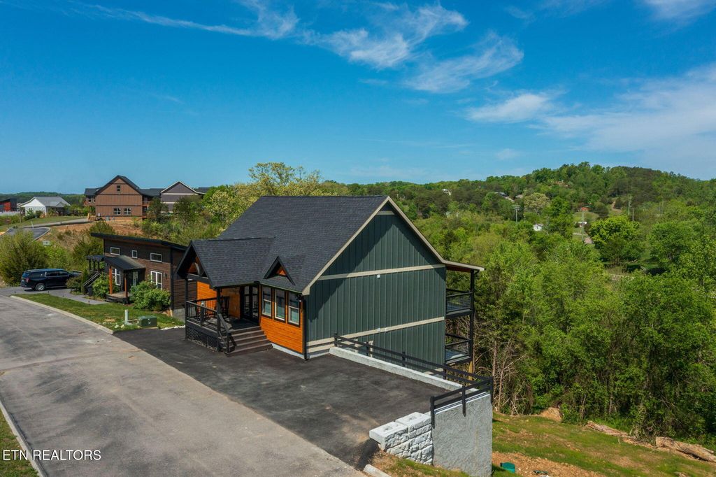 Photo of 846 Blue Herring Way, Sevierville, TN 37876 (MLS # 1337430)