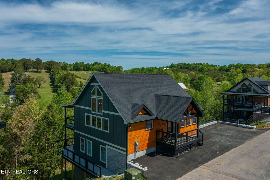 Photo of 846 Blue Herring Way, Sevierville, TN 37876 (MLS # 1337430)