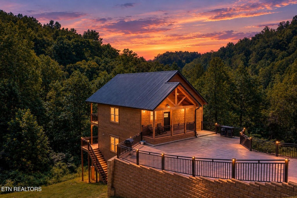 Photo of 3342 Frontier View Drive, Sevierville, TN 37876 (MLS # 1356620)