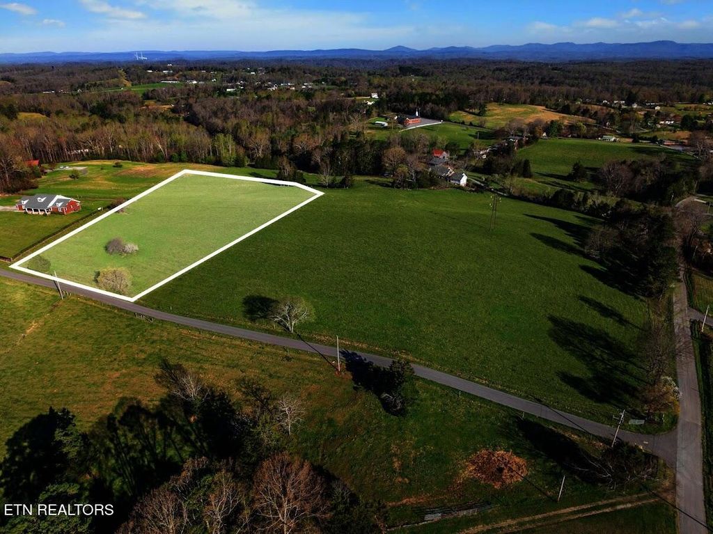 Photo of 1 Dunsmore Rd, Lenoir City, TN 37771 (MLS # 1334829)