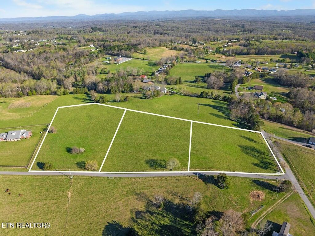 Photo of 1 Dunsmore Rd, Lenoir City, TN 37771 (MLS # 1334829)