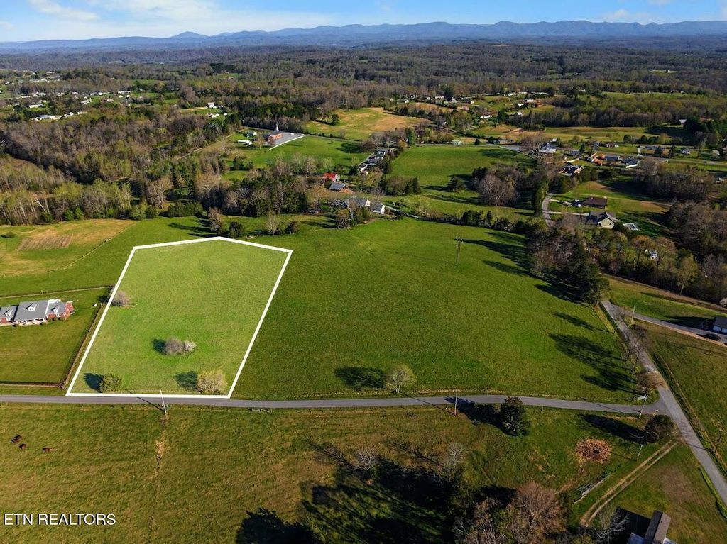 Photo of 1 Dunsmore Rd, Lenoir City, TN 37771 (MLS # 1334829)