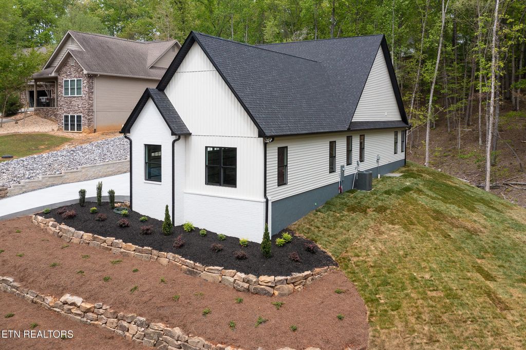 Photo of 215 Wahuhu Lane, Loudon, TN 37774 (MLS # 1337150)