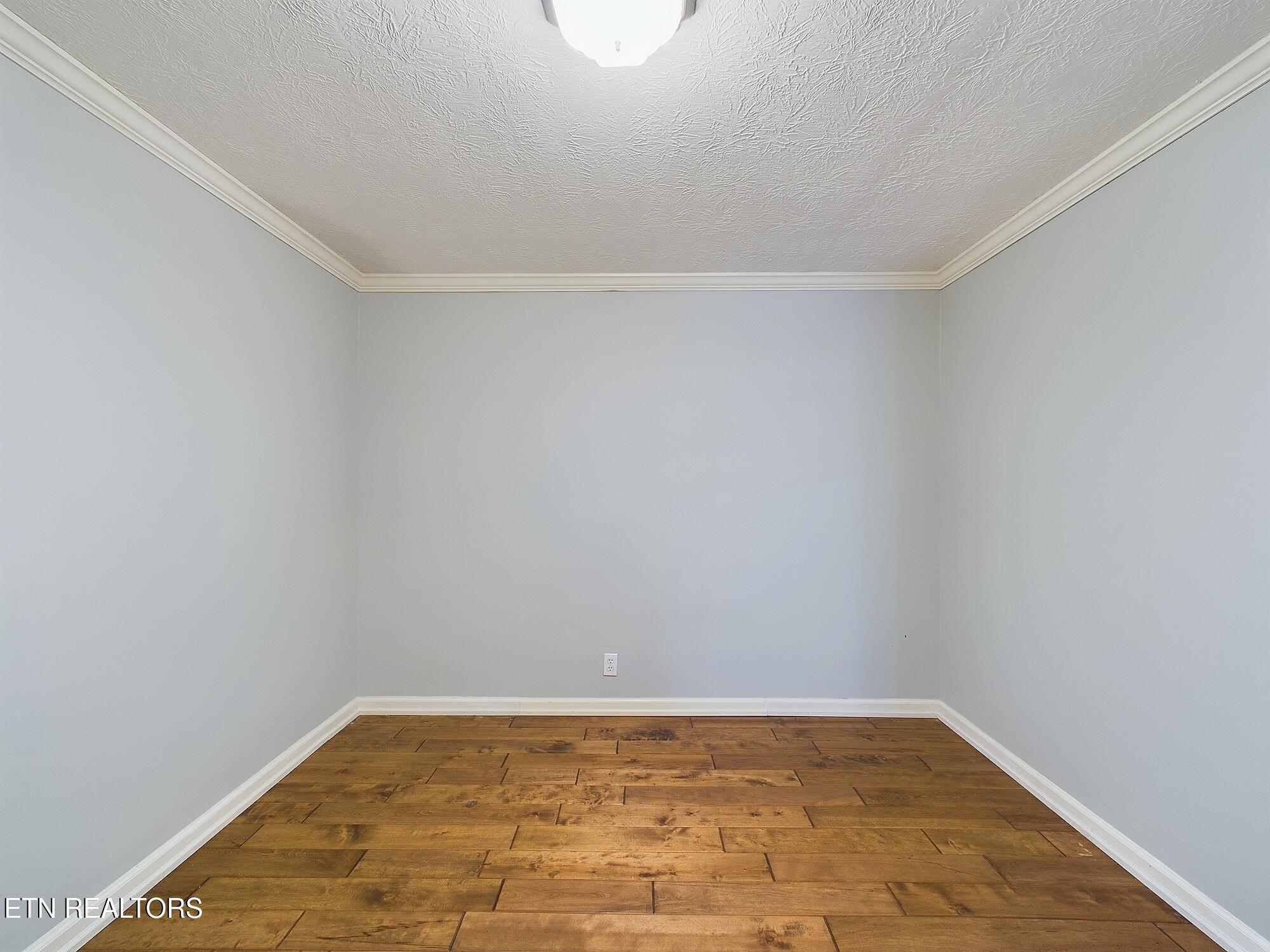 Kingston, Tennessee 37763, United States, 3 Bedrooms Bedrooms, ,2 BathroomsBathrooms,Residential,Active,9498